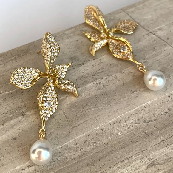 NEW ~ Anthropologie Shashi Pave Crystal Flower & Pearl Dangle Earrings - Picture 8 of 10